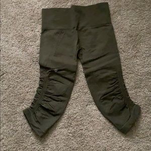 Lululemon in the flow crops